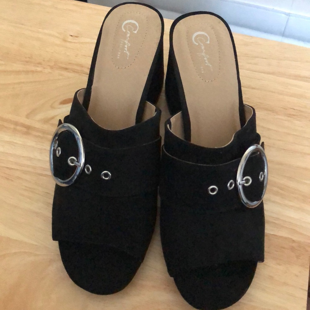 Black thick heeled open toed sandals.